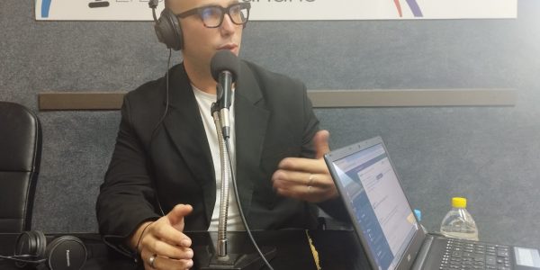 Emma Colao en los estudios de El Espejo Canario