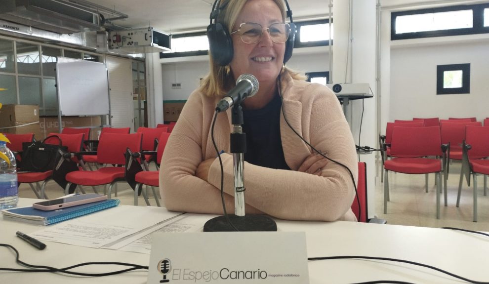 Elena Álamo en los estudios de El Espejo Canario en el Centro Cultural Maspalomas