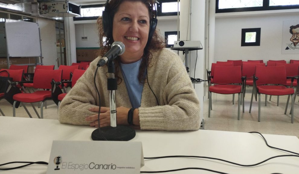 Erika Rodríguez en el estudio de El Espejo Canario en el Centro Cultural Maspalomas