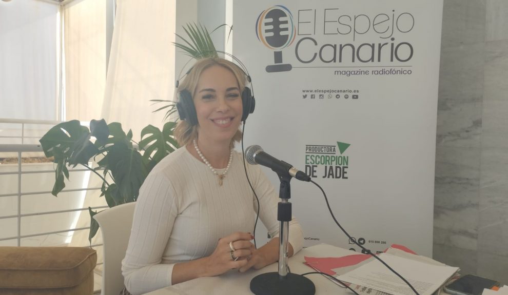 Guacimara Medina en los estudios de El Espejo Canario en el CAAM