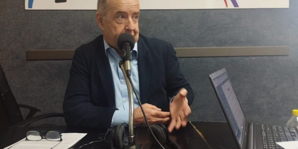 Pedro Ortega en los estudios de El Espejo Canario