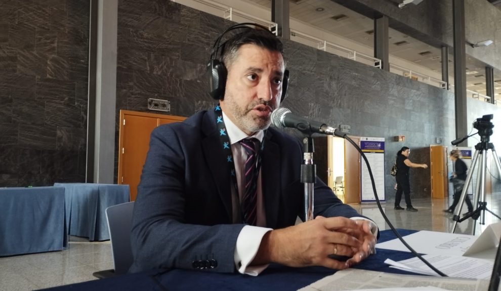 Alejandro Marichal en los estudios de El Espejo Canario en el Foro Internacional de Turismo de Maspalomas