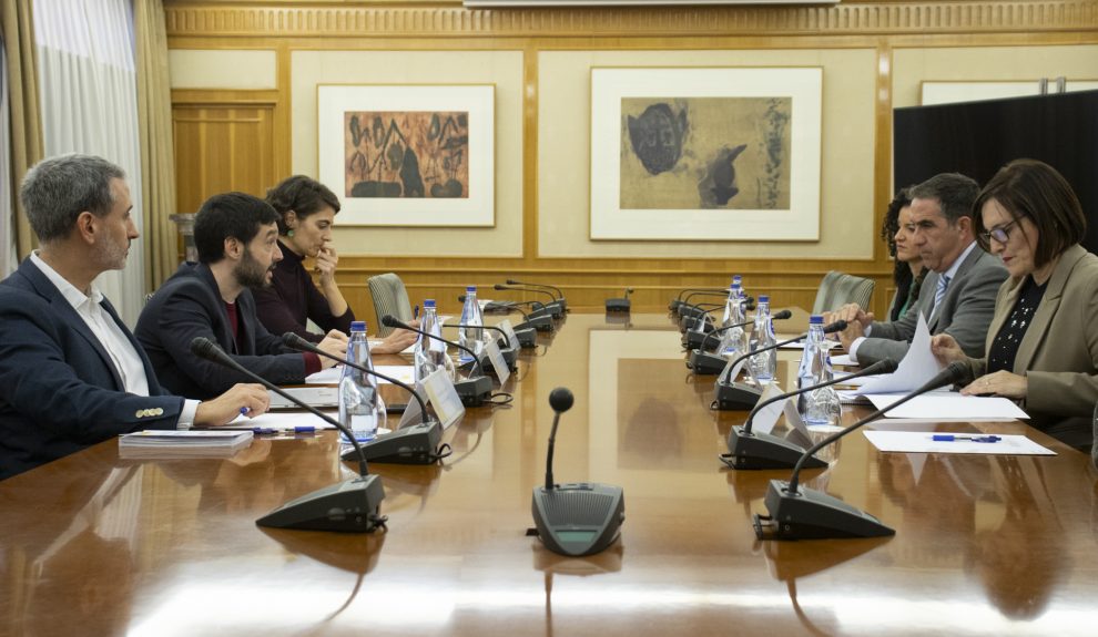 Reunión del ministro Pablo Bustinduy con la consejera canaria Candelaria Delgado | Foto: Ministerio de Derechos Sociales