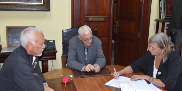Firma del convenio entre la Obra Social de Acogida y Desarrollo y Emalsa | Foto: OSAD