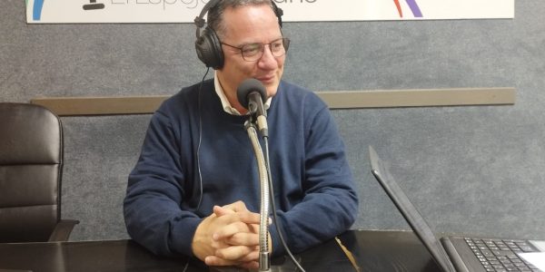 Poli Suárez en los estudios de El Espejo Canario