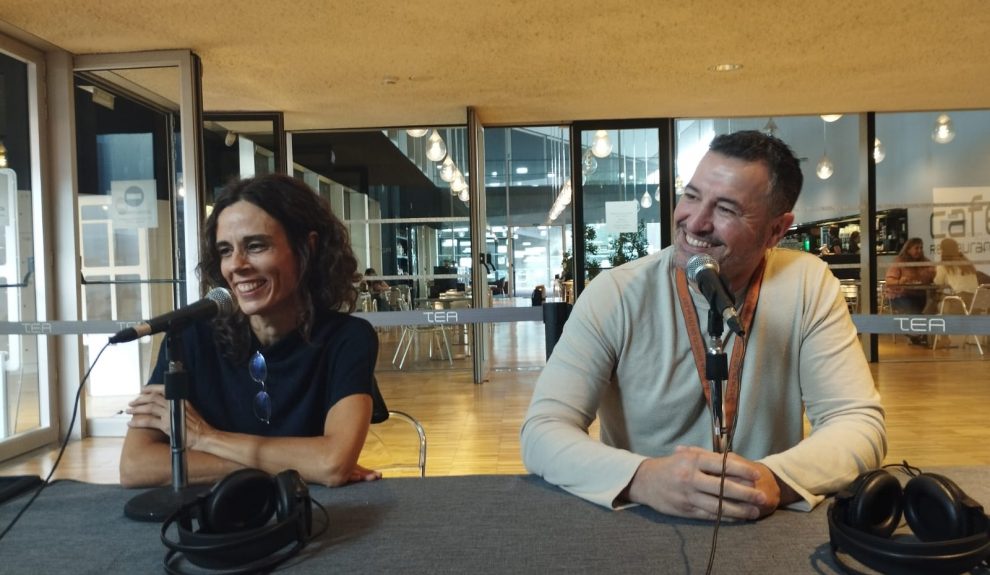 Paloma Tudela y Emilio Ramal en los estudios de El Espejo Canario en el TEA