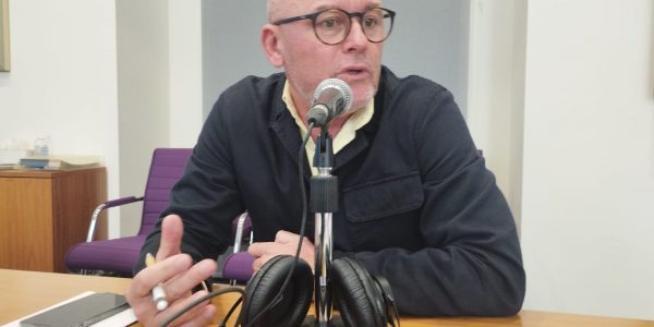 José Miguel Álamo en los estudios de El Espejo Canario en la ULPGC