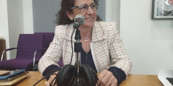 Cecilia Dorado en los estudios de El Espejo Canario en la ULPGC
