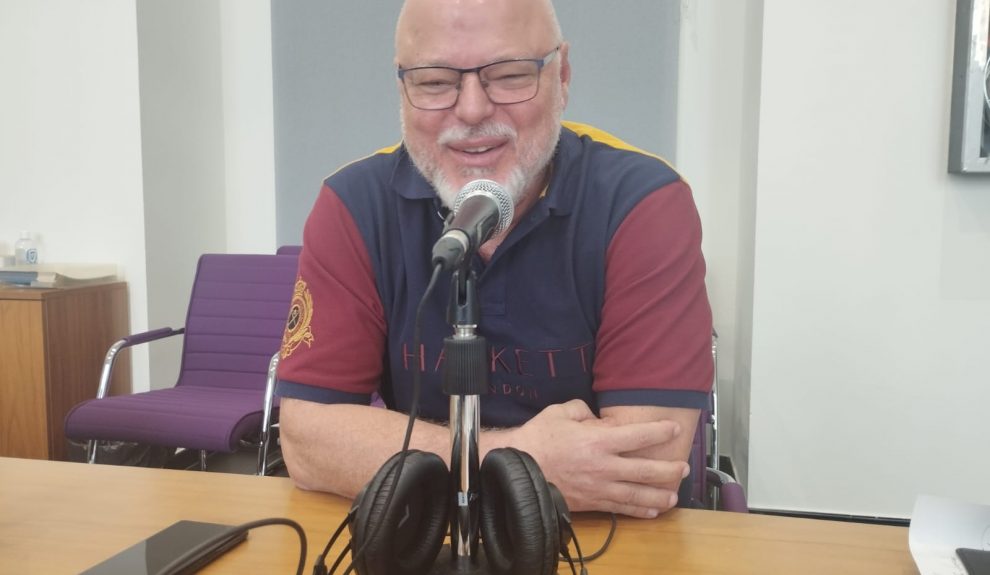 Germán Gallardo en los estudios de El Espejo Canario en la ULPGC