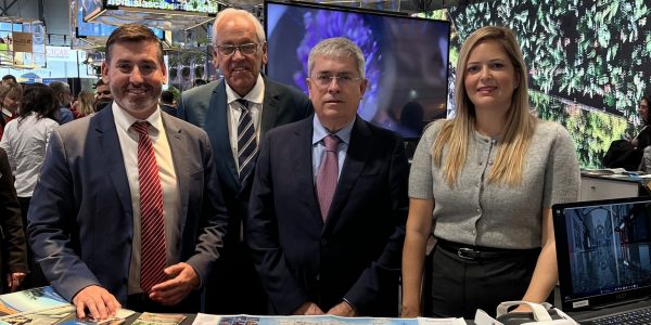 Marco Aurelio Pérez, Alejandro Marichal, Ramón Suárez e Ylenia Vega en el stand de Gran Canaria en Fitur | Foto: Ayuntamiento de San Bartolomé de Tirajanafoto ayto sbt