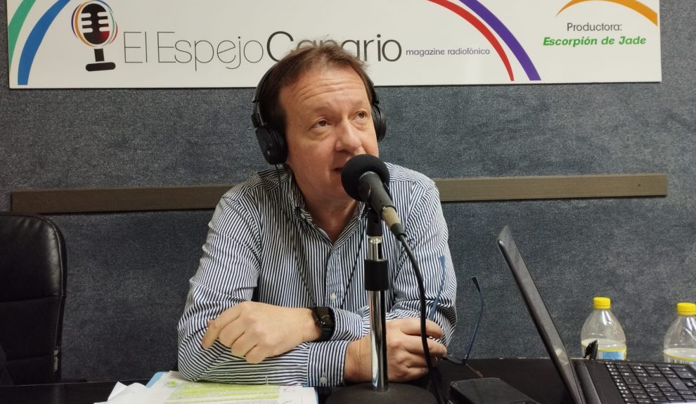 Miguel Ángel Ponce en los estudios de El Espejo Canario