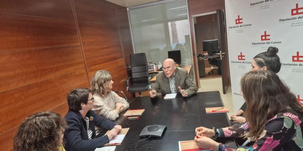 ´Rafael Yanes reunido con docentes del CEO Bethencourt y Molina | Foto: Diputado del Común
