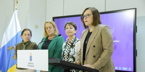 Candelaria Delgado y Elena de Felipe en la presentación del acuerdo | Foto: Gobierno de Canarias