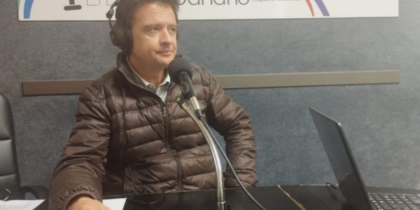 Carlos Medina en los estudios de El Espejo Canario