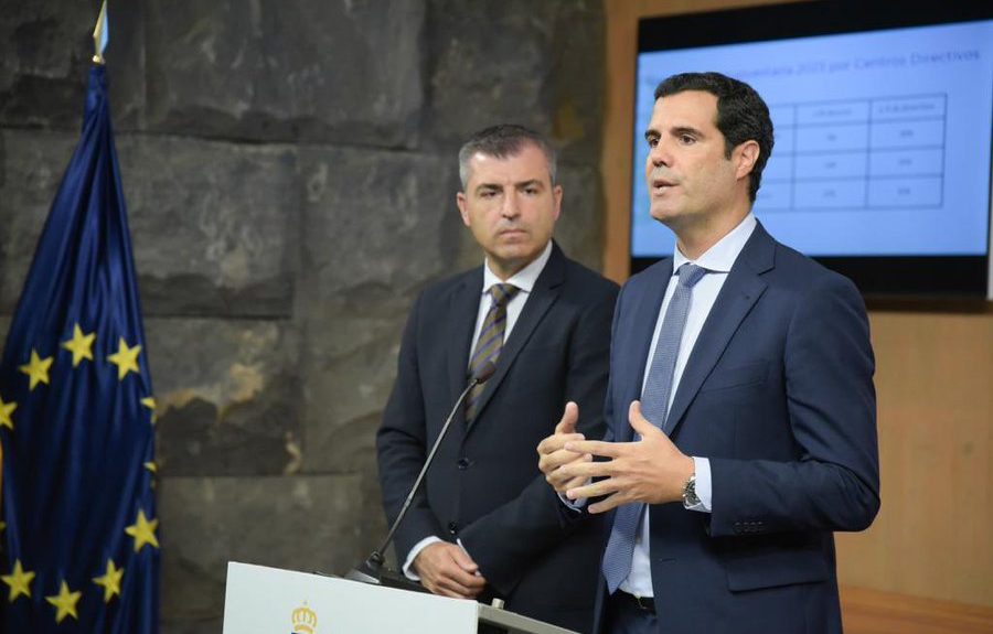 Gustavo González de Vega y Manuel Domínguez en la presentación del Plan de Trabajo 2024-26 de Economía Azul | Foto: Gobierno de Canarias