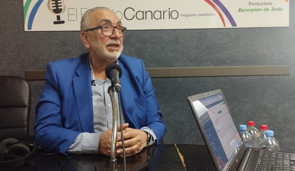 Juan Reyes en los estudios de El Espejo Canario