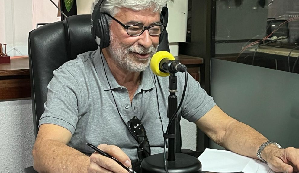 Humberto Hernández en los estudios de EL Espejo Canario