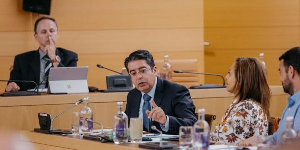 Pedro Martín en un pleno del Cabildo de Tenerife | Foto: PSOE