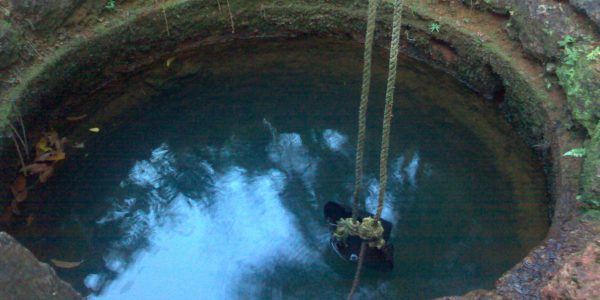 Afloramiento de agua subterránea en un pozo | Foto: Bluemangoa2z - Wikipedia