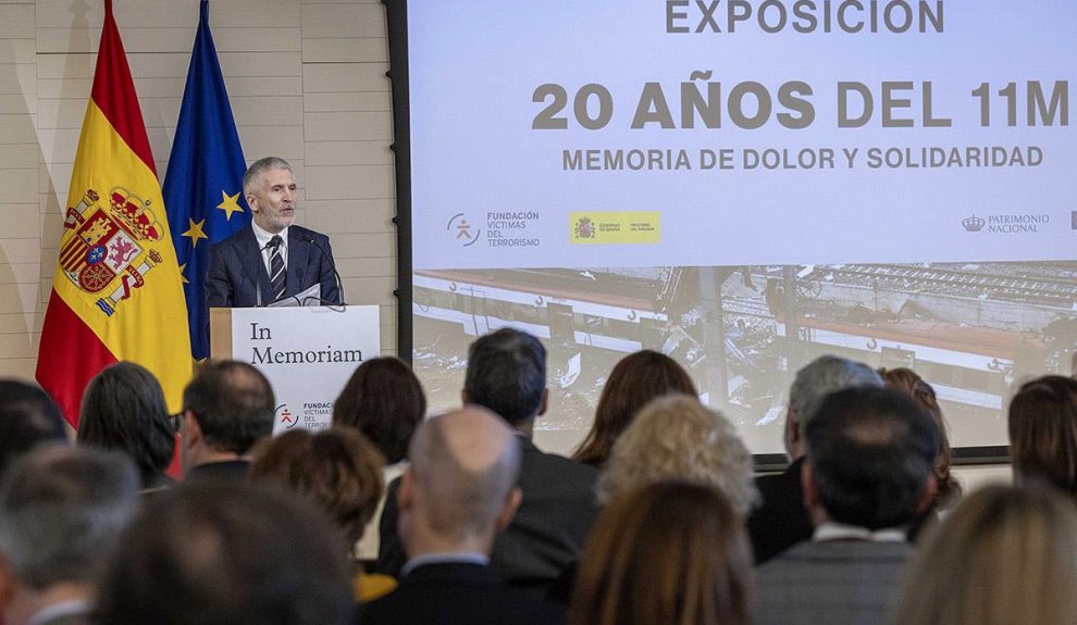 El ministro del Interior, Fernando Grande-Marlaska, inaugura la exposición '20 años del 11M. Memoria de dolor y solidaridad' | Foto: Moncloa