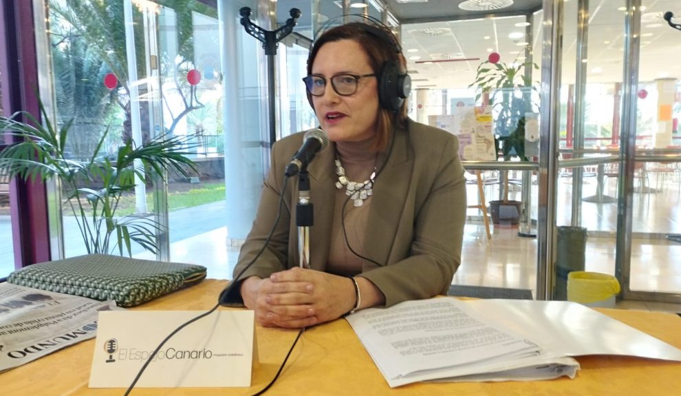 Candelaria Delgado en los estudios del Espejo Canario en el Centro de Día para Mayores Isidro Rodríguez Castro