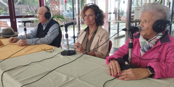 Diego Padrón, Emma Coello y Julia Cabrera en los estudios del Espejo Canario en el Centro de Día para Mayores Isidro Rodríguez Castro