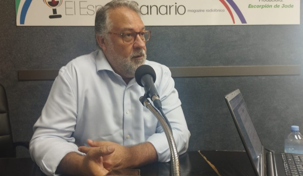 José Luis García en los estudios de El Espejo Canario