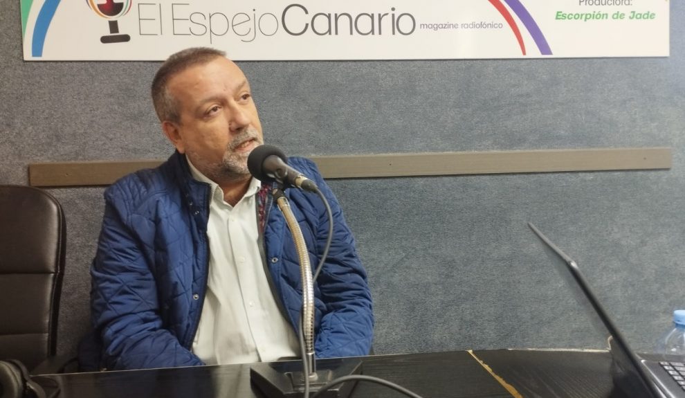 Antonio Mateos en los estudios de El Espejo Canario