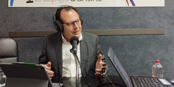 Orlando Luján en los estudios de El Espejo Canario
