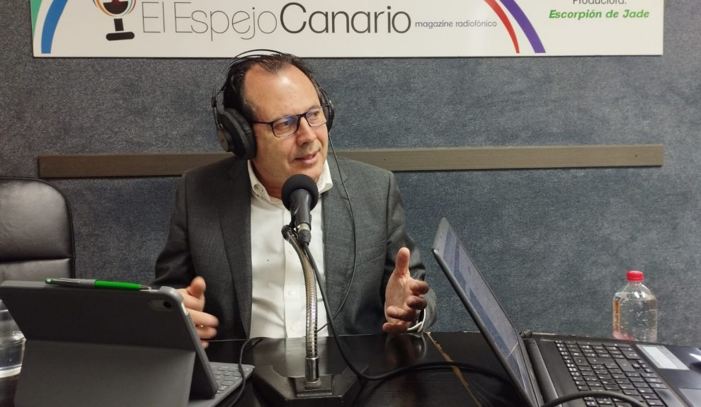 Orlando Luján en los estudios de El Espejo Canario