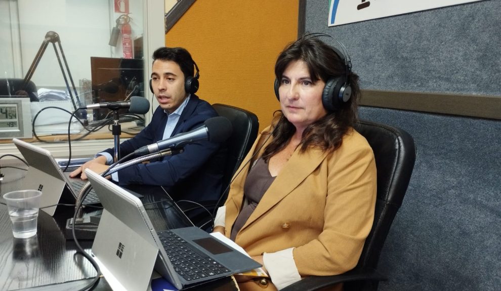 Julieta Schallenberg y Alberto Hernández en los estudios de El Espejo Canario