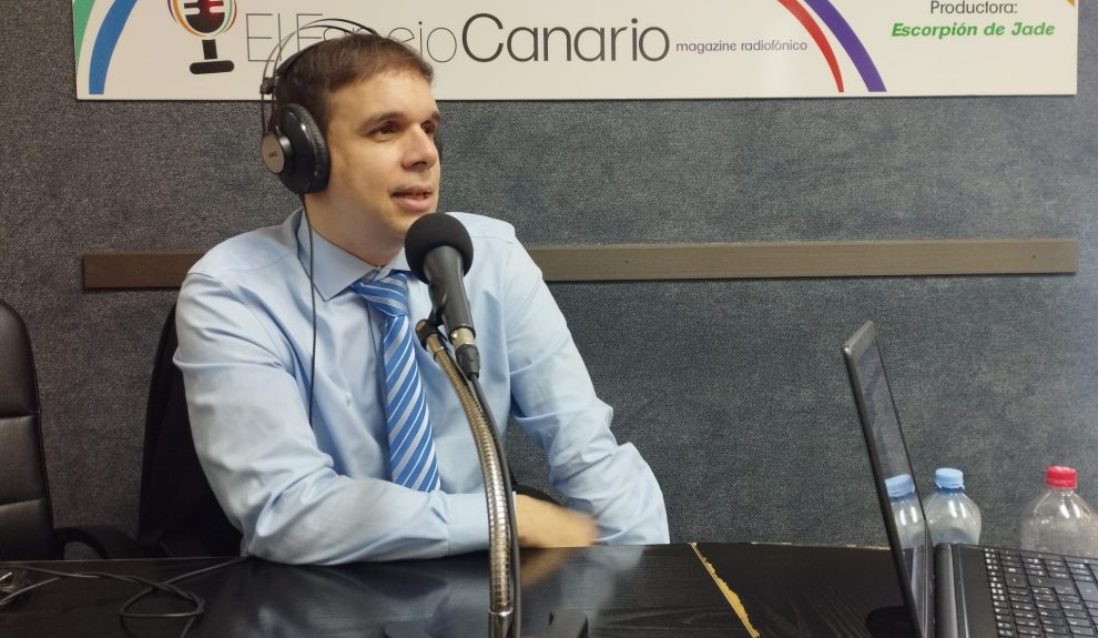 Daniel Reyes en los estudios de El Espejo Canario