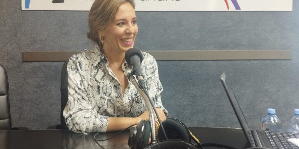 Jessica de León en los estudios de El Espejo Canario