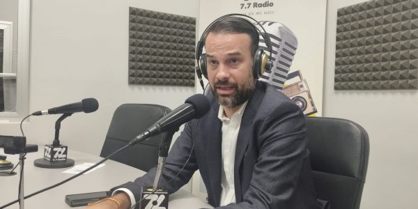 José Alba en los estudios de El Espejo Canario