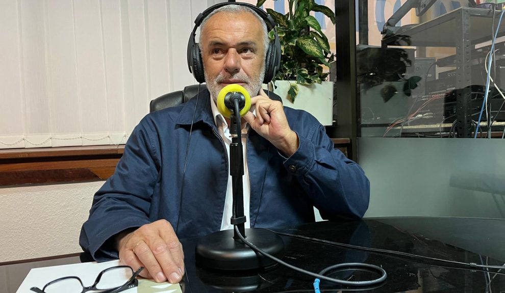 Juan Ramón Rodríguez en los estudios de El Espejo Canario