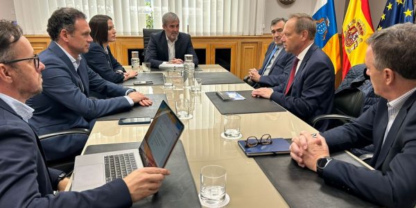 Reunión de miembros del Gobierno canario con representantes de Thales Alenia Space | Foto: Gobierno de Canarias