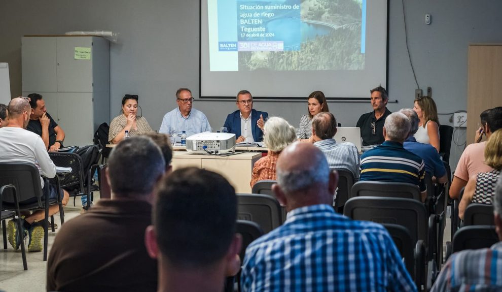 Encuentro en el Cabildo de Tenerife para abordar la emergencia hídrica | Foto: Cabildo de Tenerife