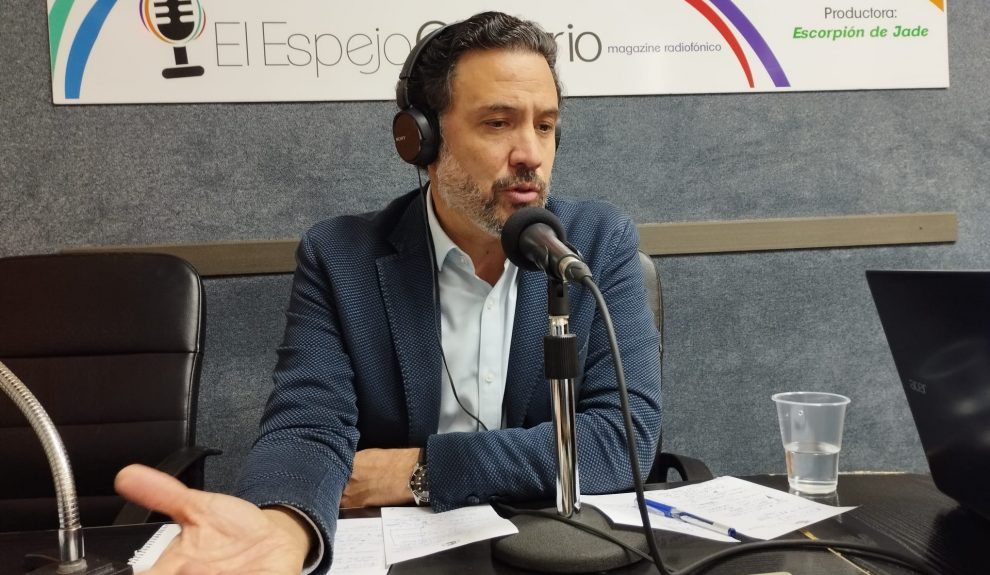 Guillermo Mariscal en los estudios de El Espejo Canario