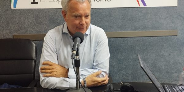 Ángel Víctor Torres en los estudios de El Espejo Canario