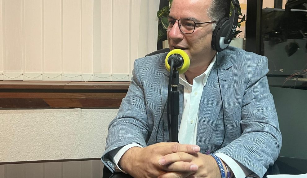 Poli Suárez en los estudios de El Espejo Canario