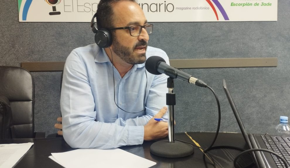 Javier Valentín en los estudios de El Espejo Canario