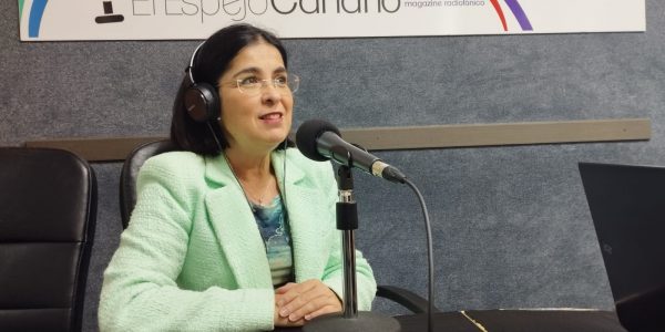 Carolina Darias en los estudios de El Espejo Canario