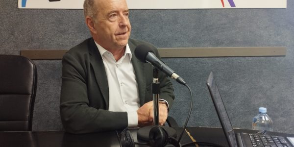 Pedro Ortega en los estudios de El Espejo Canario