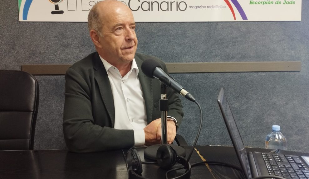 Pedro Ortega en los estudios de El Espejo Canario