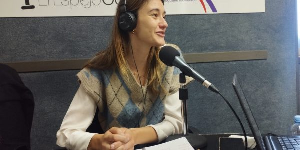 Raquel Castro en los estudios de El Espejo Canario