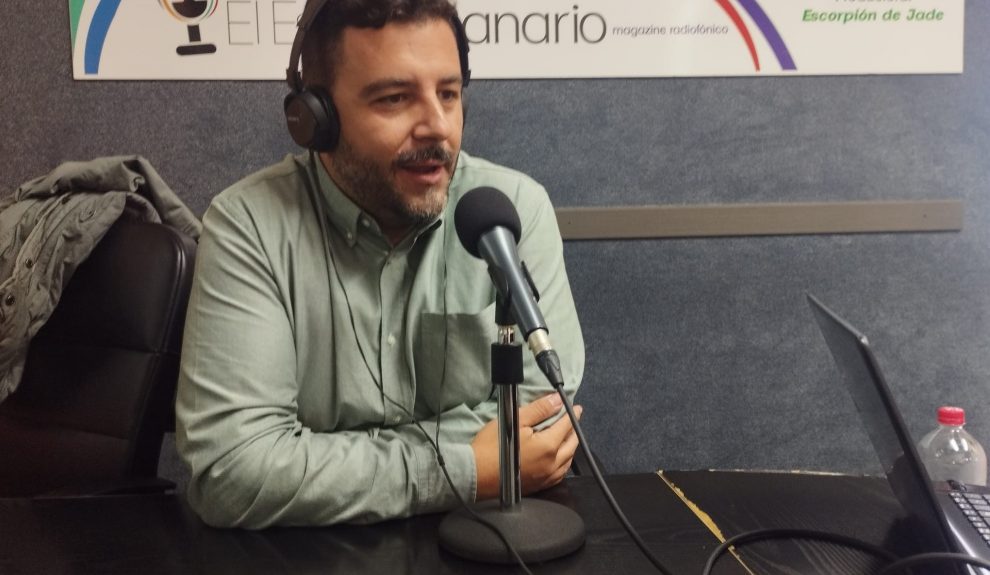 Luis Luque en los estudios de El Espejo Canario