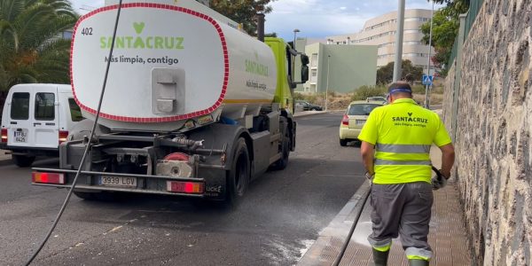 Operarios de limpieza de Santa Cruz de Tenerife | Foto: Ayuntamiento de SCT