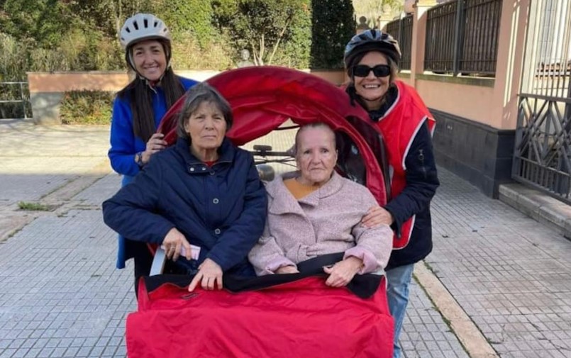 Voluntarios durante uno de los paseos | Foto: Asociación por la Bici