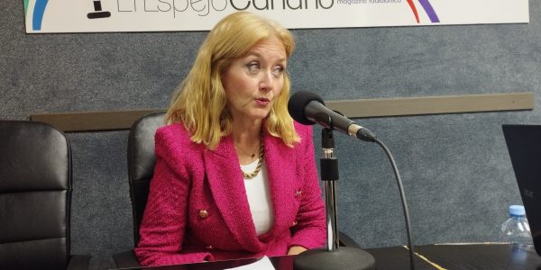 Marina Más en los estudios de El Espejo Canario