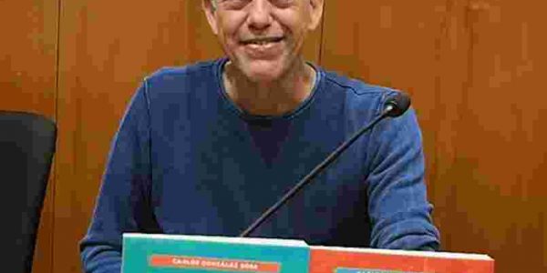 Carlos González Sosa presenta su obra 'Esclavos'